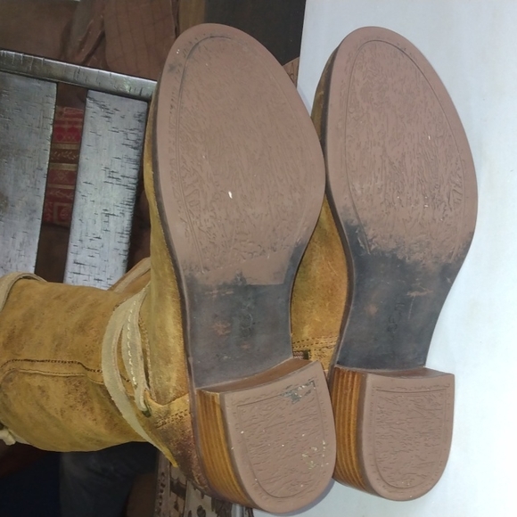 UGG Distressed Boots - Picture 4 of 16